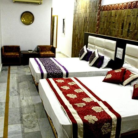 Kaveri Hotel And Restaurant Yamunānagar Eksteriør billede