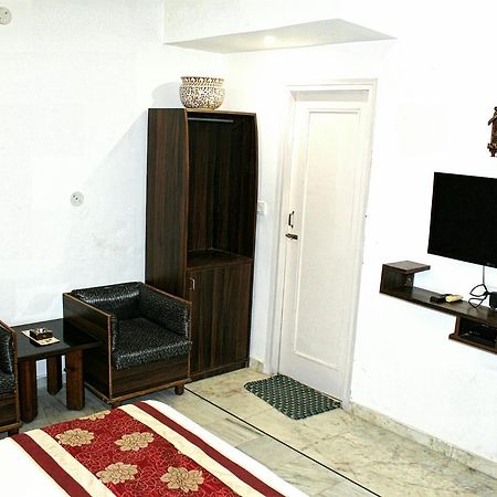 Kaveri Hotel And Restaurant Yamunānagar Eksteriør billede