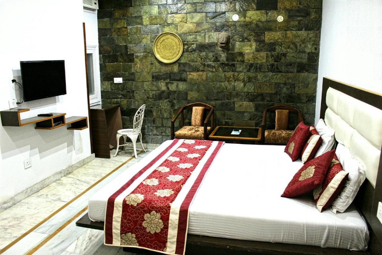 Kaveri Hotel And Restaurant Yamunānagar Eksteriør billede