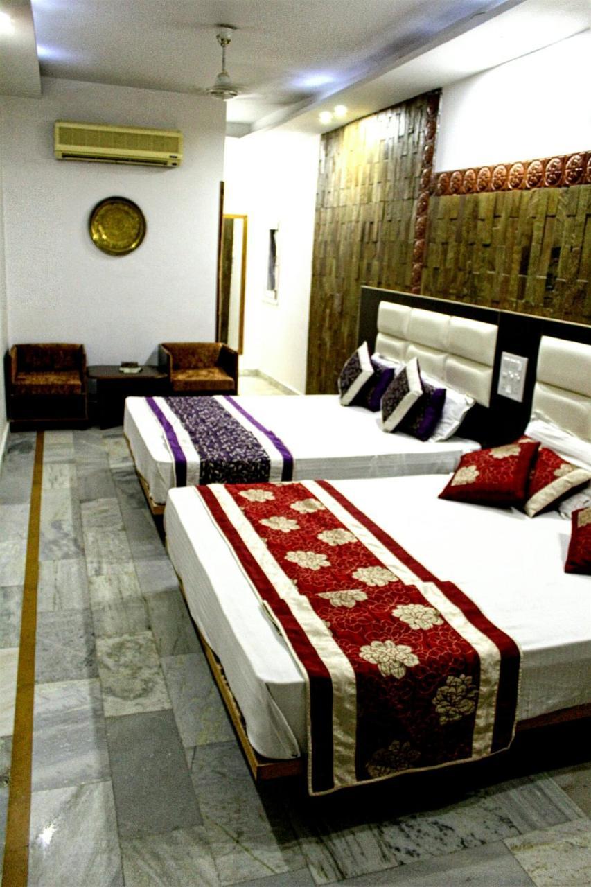 Kaveri Hotel And Restaurant Yamunānagar Eksteriør billede